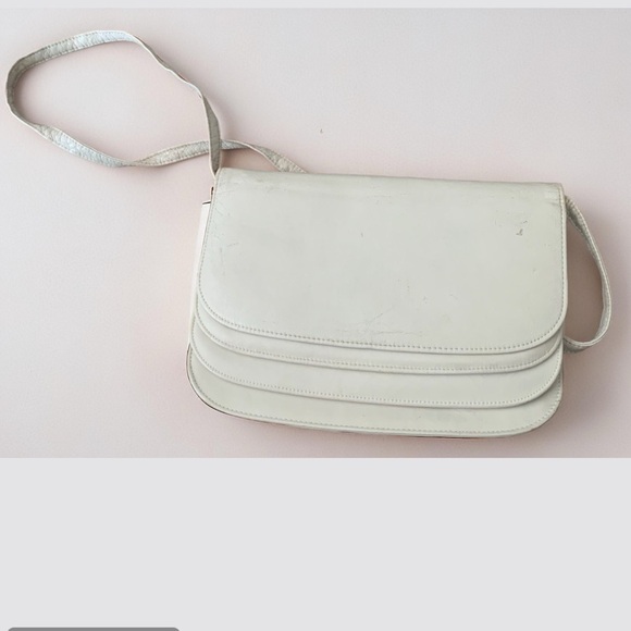 Vintage 70s/80s Cream Leather Shoulder Bag with Gold Hardware - Picture 1 of 7